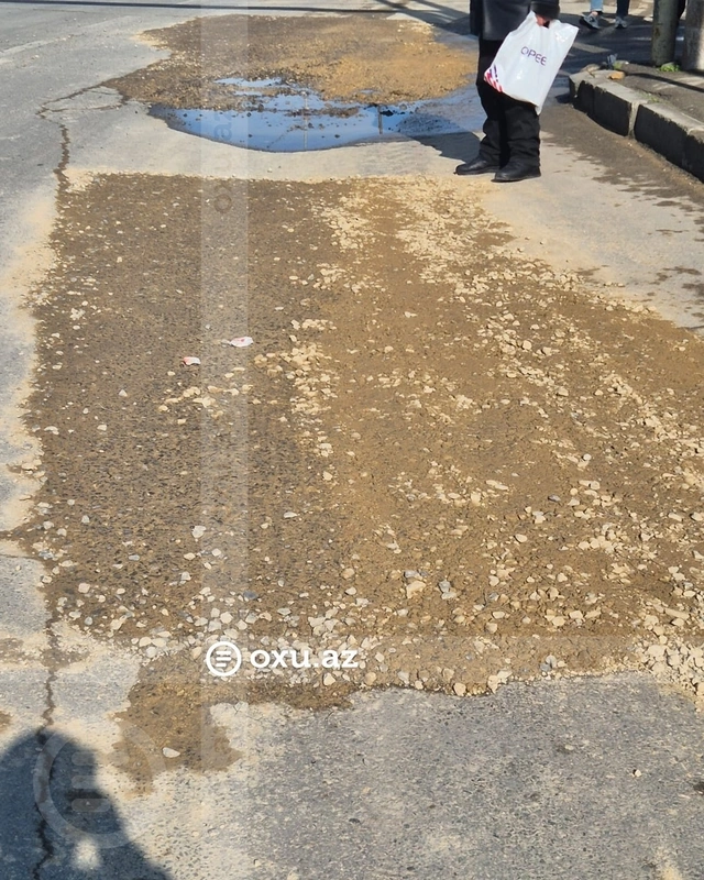 Bir küçə, onlarla risk: Pirşağıda açıq kanalizasiya lükləri sürücülərin kabusuna çevrilib