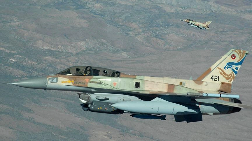İsrail qırıcıları İrana doğru uçur - Şiddətli bombalanma...