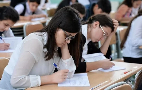Buraxılış imtahanlarında 8 nəfər maksimum nəticə göstərib - FOTO