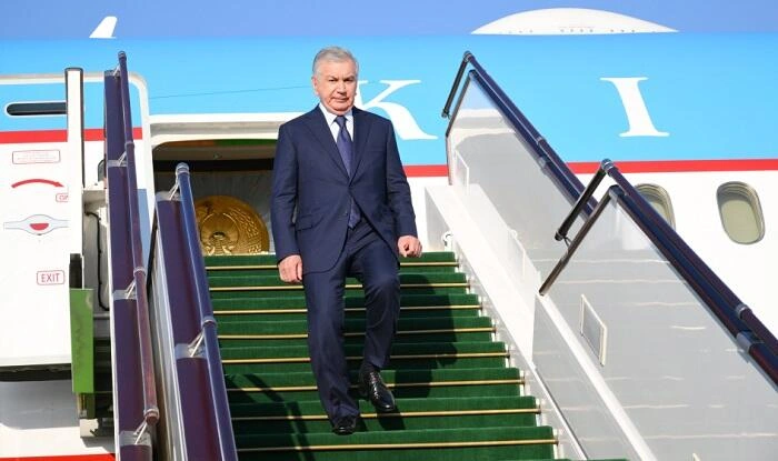 Mirziyayev Bakıya gəlir
