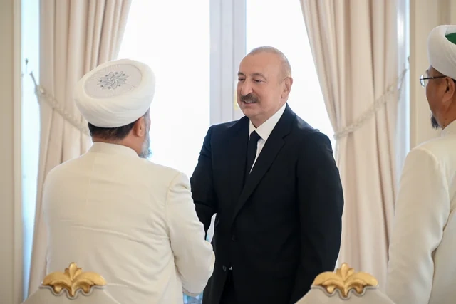 İlham Əliyev Bakıda keçirilən beynəlxalq konfransların iştirakçılarını qəbul edib - FOTO
