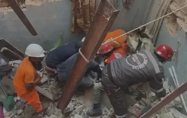Pakistanda yaşayış binasında PARTLAYIŞ: Azı 16 nəfər öldü, xeyli yaralı var