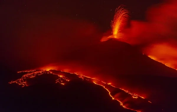 Alimlər Siciliyada Etna vulkanının artan aktivliyinin səbəblərini izah ediblər
