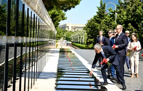 ATƏT-in fəaliyyətdə olan sədri Bakıda şəhidlərin xatirəsini anıb - FOTO