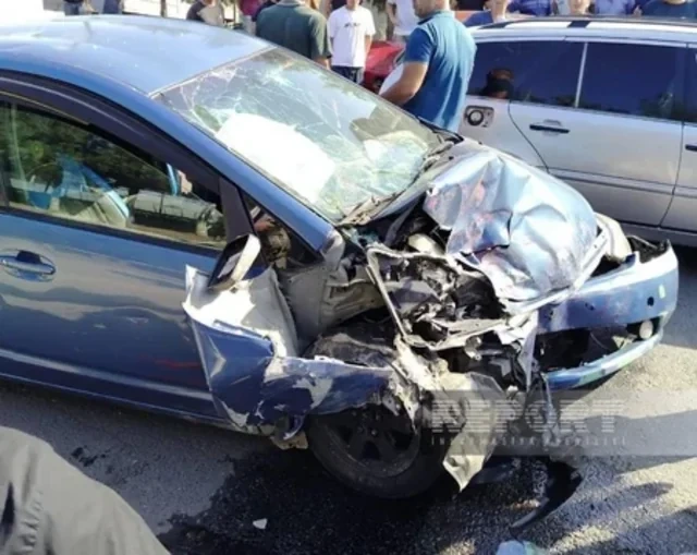 Cəlilabadda zəncirvari qəza: Biri azyaşlı olmaqla üç yaralı var - Foto