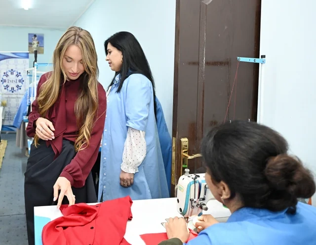 Leyla Əliyeva Şamaxıda sosial tikiş müəssisəsinin fəaliyyəti ilə tanış olub - Foto