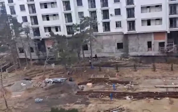 Xətai sakinlərindən narazılıq: Tullantılar yandırılır, tüstü mənzillərə dolur - VİDEO