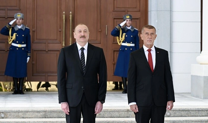 Prezident onu Qəbələdə qarşıladı - Foto