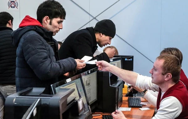 Miqrantların ölkədə qalma müddəti əmək müqaviləsinə bağlanır: Rusiyadan yeni qərar