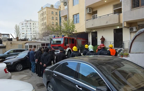 Yaşayış binasında təlimə gedən FHN işçiləri hovuza yaxınlaşa bilmədilər - FOTO - VİDEO