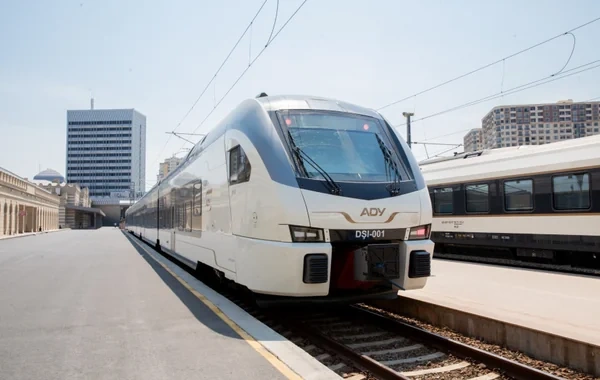 Metroda xətlər ayrıldı, ADY alternativ marşrut təklif etdi: Cəmi 11 dəqiqəyə çatacaqsınız - FOTO