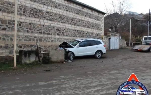 Yeniyetmə atasının avtomobili ilə qəza törətdi: Ölən var