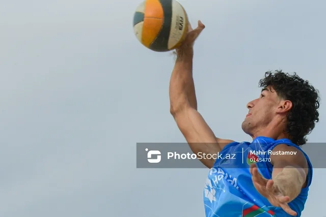 Qum üzərində dinamik idman: Çimərlik voleybolunun cəlbediciliyi - FOTOREPORTAJ