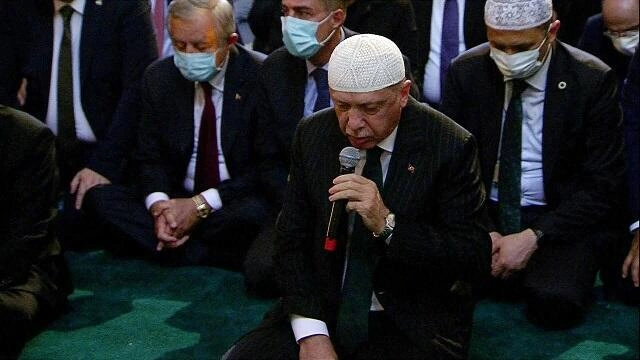 Ərdoğan Ayasofyada Quran oxudu - Video