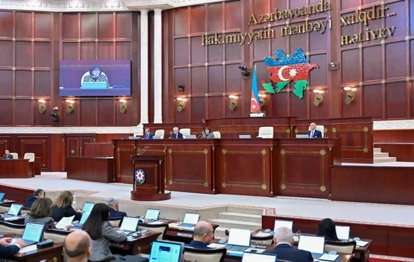 Təhsil müəssisələrində geyim tələbləri TƏSDİQLƏNDİ
