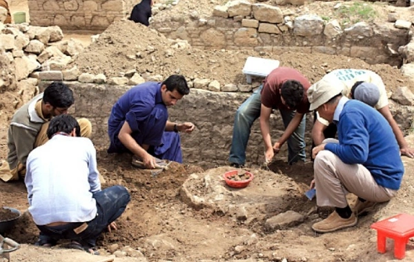 Dar küçələr, anbarlar, quyular: Pakistanda minillik şəhər üzə çıxarıldı
