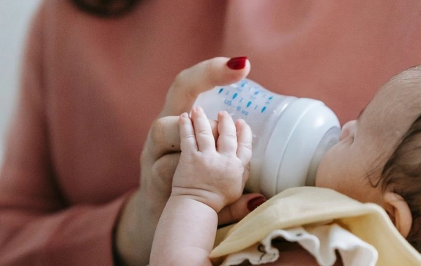 Fransada iki körpənin ölümü araşdırılır: "Nestle" uşaq qidasından qaynaqlandığı ehtimal edilir