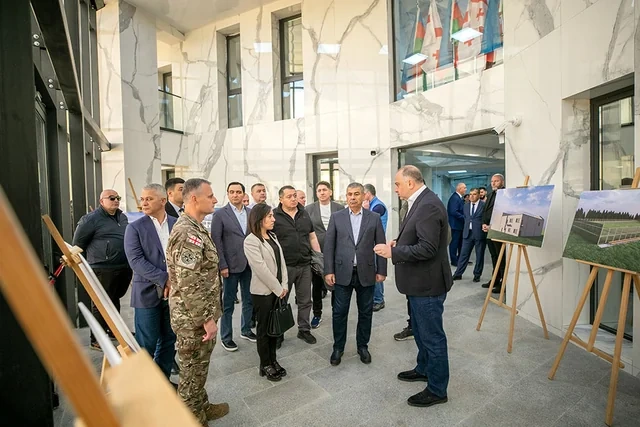 Azərbaycan müdafiə nazirinin Gürcüstana səfəri davam edir