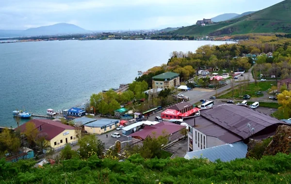 Ermənistan və Qırğızıstan Göyçə gölü ilə bağlı sənəd imzaladılar - Foto