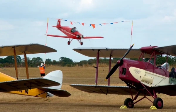 Britaniyada təyyarə qəzaya uğradı, pilot ağır yaralandı