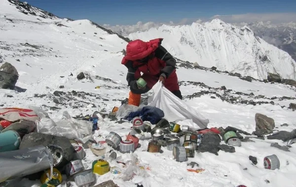 Everesti fəth etmək istəyən alpinistlərə YENİ QAYDA
