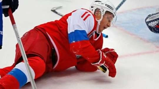 Putin müntəzəm olaraq xokkey oynayır - Peskov