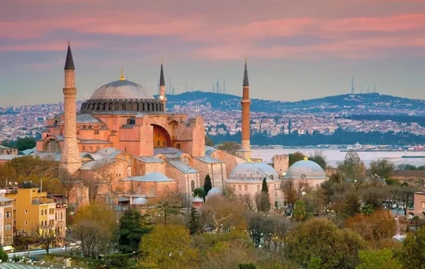 Erkən rezervasiya edənlər şokda: Turoperatorlar əlavə ödəniş tələb edirlər