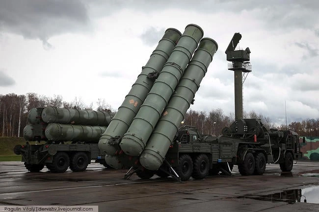 Rusiyanın S-400-ü, tanker və yük gəmiləri vuruldu