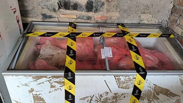 Gəncədə antisanitar şəraitdə dönər əti hazırlayan emal sexi aşkarlandı - Foto