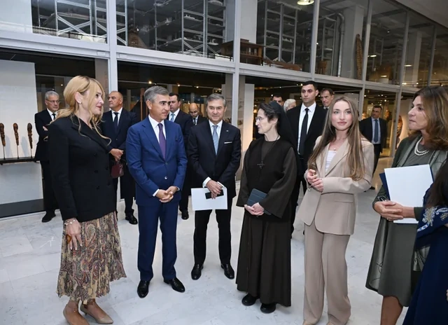 Leyla Əliyeva Müqəddəs Taxt-Tacda Azərbaycan xalçaları sərgisinin açılışında iştirak edib - FOTO