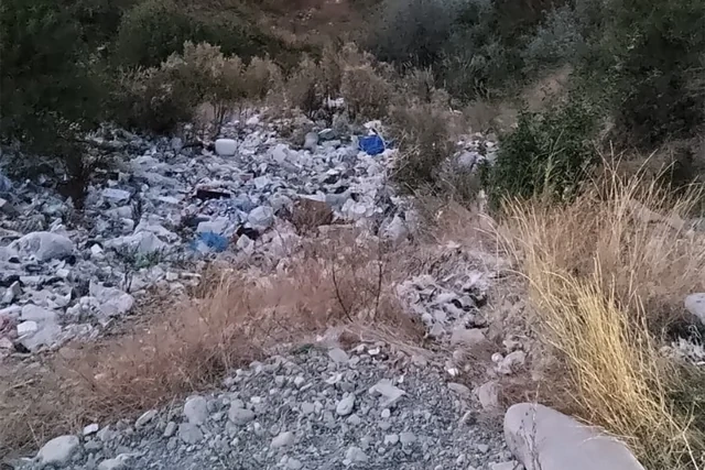 Şamaxıda yol kənarı zibilliyə çevrilib - FOTO