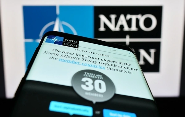 NATO Serbiyaya zərbələri haqlı çıxaran 1999-cu il tarixli brifinq stenoqramını saytdan silib