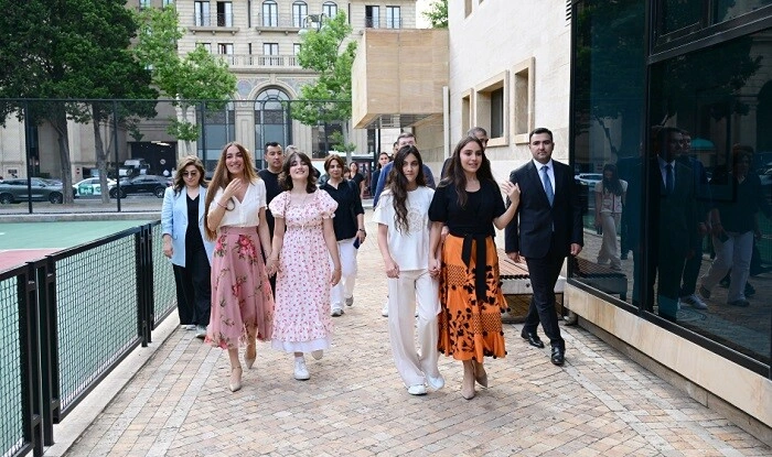 Leyla və Arzu Əliyevalar Dənizkənarı Milli Parkda - Foto