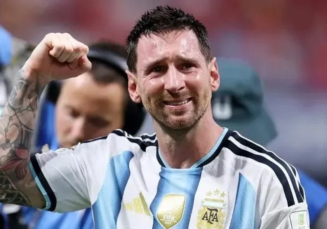 İki ulduzun fərqli taleyi: Messi milliyə vida etdi, Ronaldunun 7 nömrəli forması isə əlindən alındı - Foto