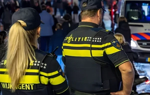 Niderlandda avtomobil uşaqların üzərinə sürüldü: Ölənlər var