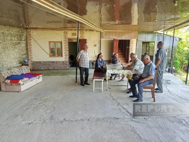 İsmayıllıda torpaq sürüşməsi olub, üç ailənin yaşadığı ev yararsız vəziyyətə düşüb - FOTO