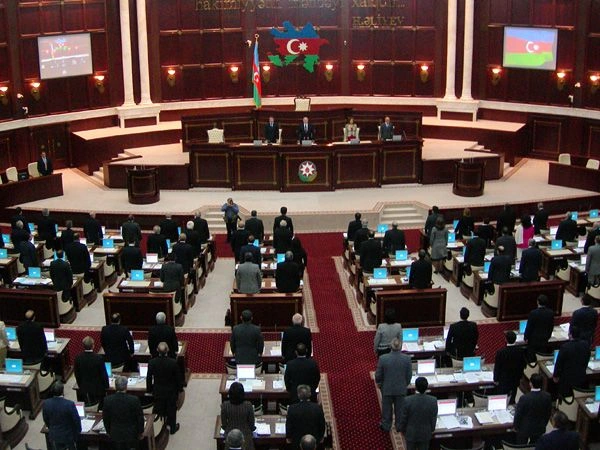 Milli Məclisin plenar iclası başladı