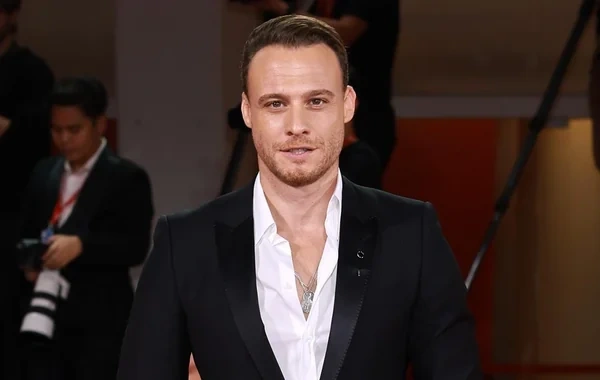 Türkiyəli aktyor Kerem Bürsin prokurorluğa çağırıldı