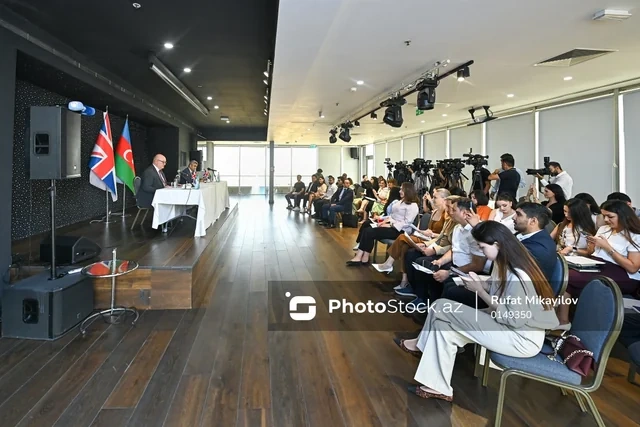 Böyük Britaniya səfiri: "Azərbaycan vacib iqtisadi tərəfdaşımızdır"
