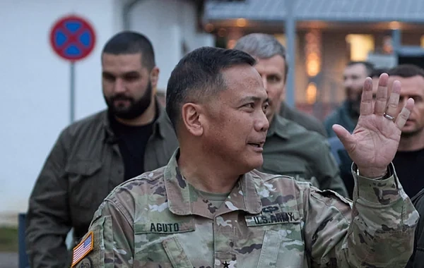 ABŞ-li general məxfi sənədləri qatarda itirib