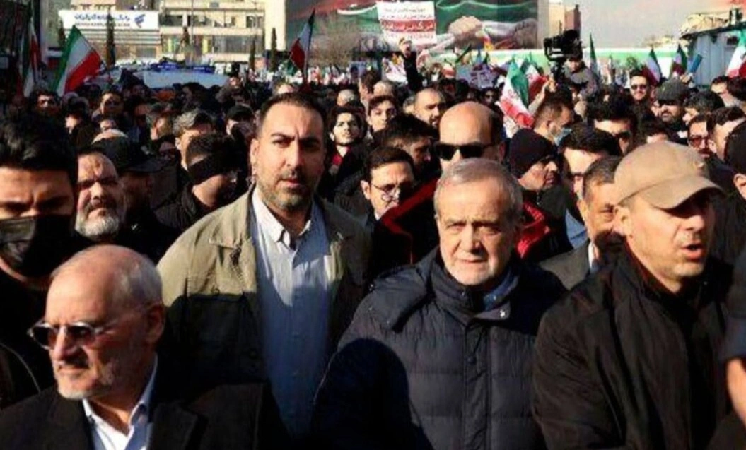 Pezeşkian müharibə başlayandan bəri ilk dəfə göründü - Video