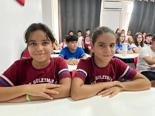 Türkiyədə qeyri-adi hadisə: Bir məktəbdə 27 cüt əkiz təhsil alır - FOTO