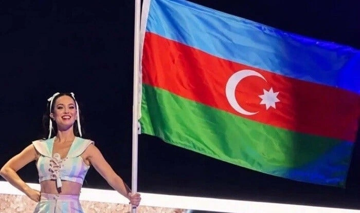 Keti Perri Bakıda bayrağımızı dalğalandırdı
