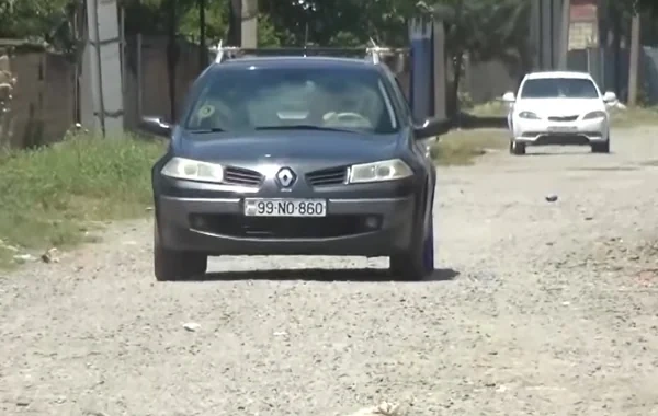 İllərdir yolsuzluqdan əziyyət çəkən cəlilabadlılar: "Bizi öləndə haradan aparacaqlar?" - VİDEO