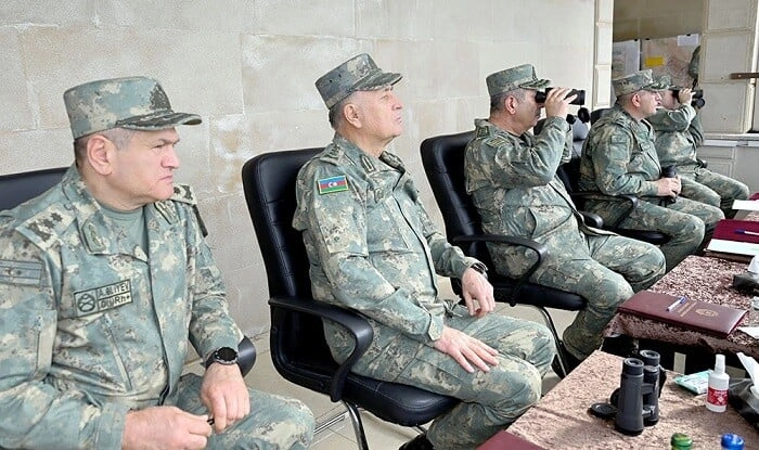 Həsənov döyüş atışlı taktiki təlimin gedişatını yoxladı - Foto