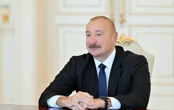 Prezident Xalq rəssamını təbrik etdi