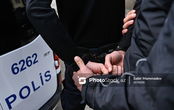 Bakıda vəzifəli şəxs 18 kiloqram qızılla tutuldu - Evindən silah çıxdı