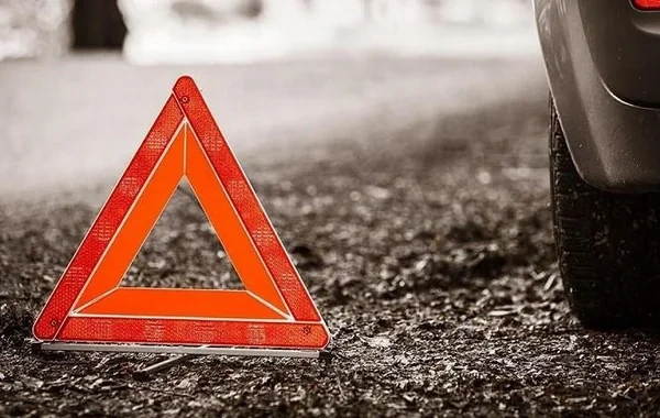Lənkəranda avtomobil yol kənarındakı satıcını vurub öldürdü