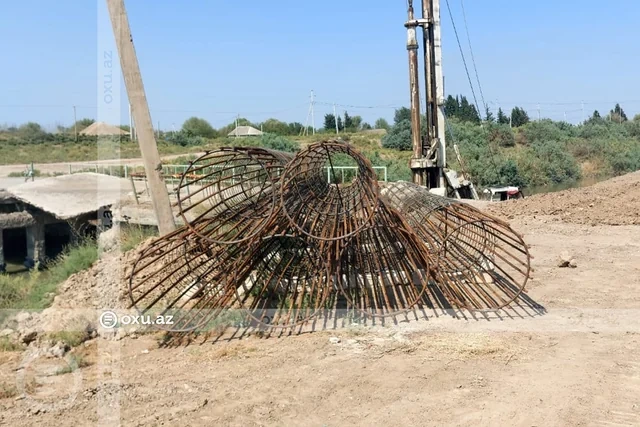 Sabirabadda uçan körpü bərpa olunur - FOTO