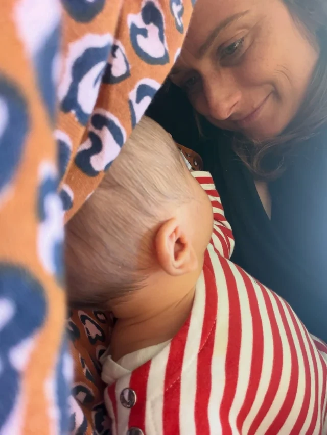 Fransada prezidentliyə namizəd Makronla görüşdən az sonra uşaq doğdu - FOTO